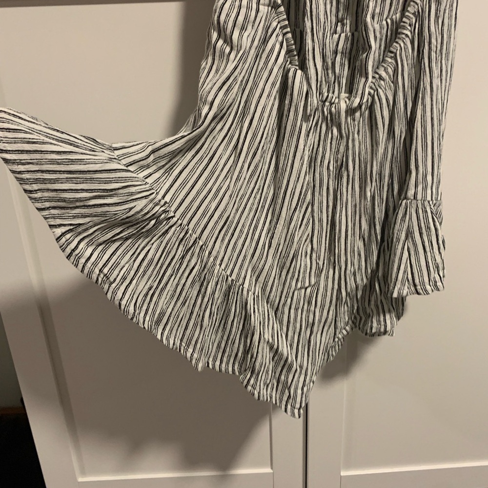 Striped romper, tie back - Picture 3 of 4